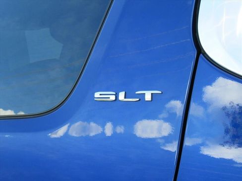 Used 2023 GMC Acadia SLT w/ Preferred Package image 9