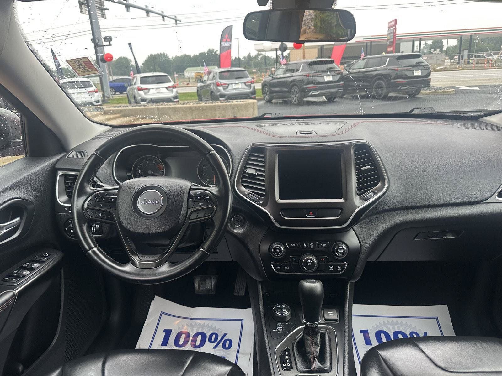 Used 2019 Jeep Cherokee Trailhawk AWD/4WD image 29