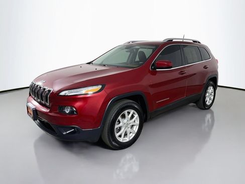Used 2017 Jeep Cherokee Latitude w/ Comfort/Convenience Group AWD/4WD image 3