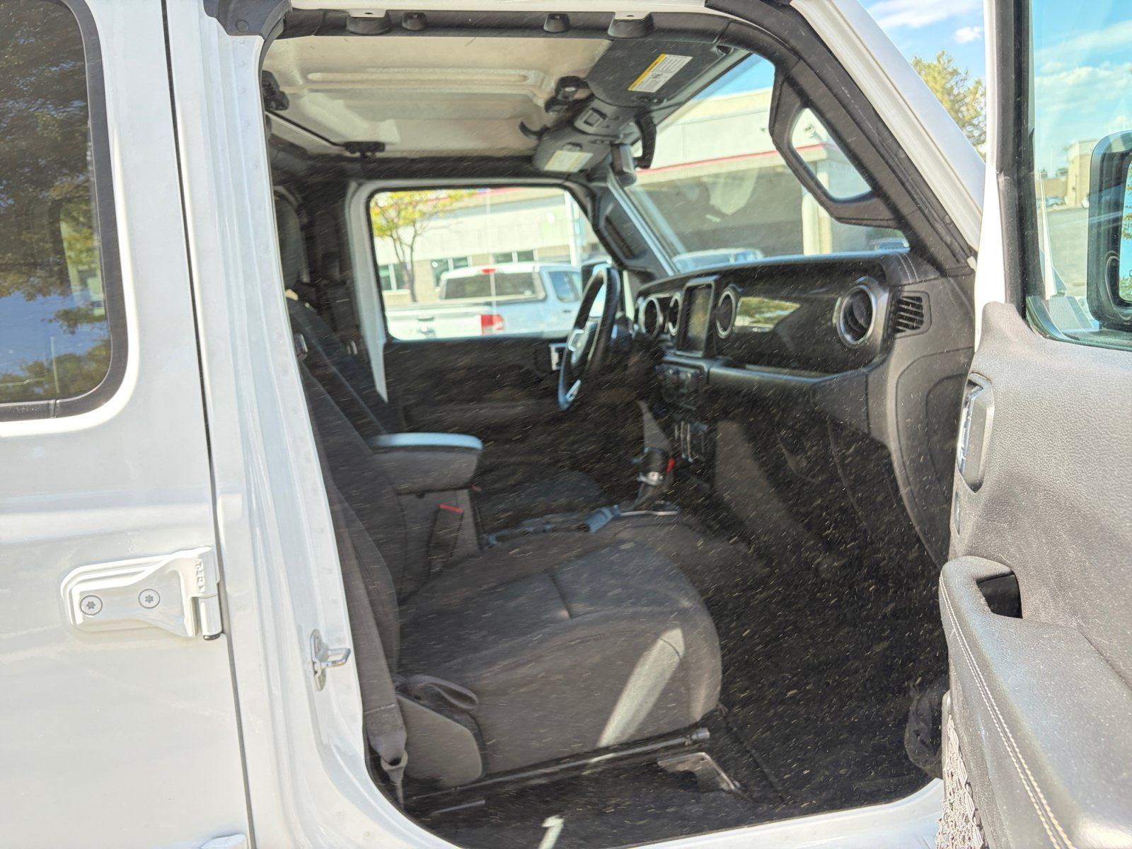 Used 2023 Jeep Wrangler Unlimited Sahara AWD/4WD image 28