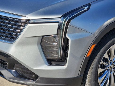 Used 2025 Cadillac XT4 Premium Luxury image 41