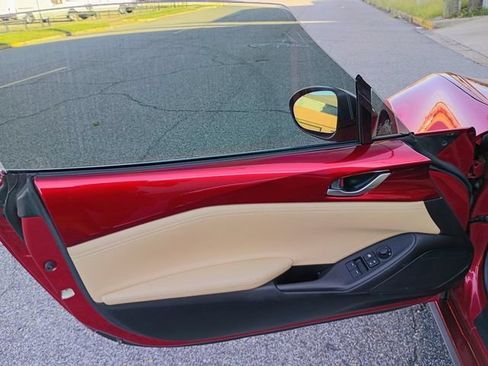 Used 2020 MAZDA MX-5 Miata RF Grand Touring RWD image 35