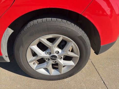 Used 2023 Kia Soul LX w/ LX Technology Package image 6