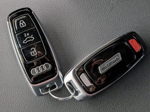 Used 2022 Audi e-tron GT Premium Plus image 40