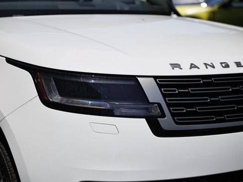 New 2026 Land Rover Range Rover Long Wheelbase SE AWD/4WD image 17