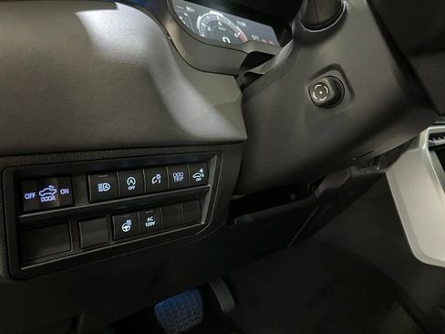 Used 2024 Toyota Tundra Platinum AWD/4WD image 16