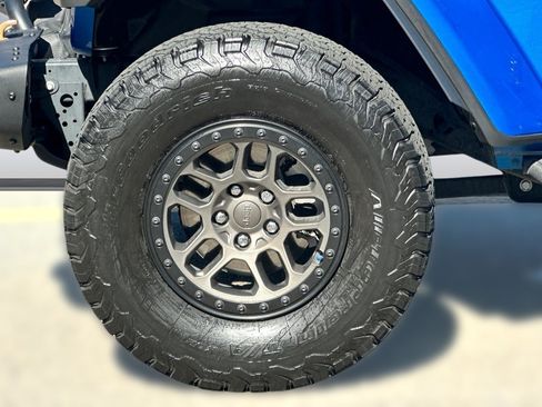 Used 2022 Jeep Wrangler Unlimited Rubicon w/ Xtreme Recon 35" Tire Package AWD/4WD image 11
