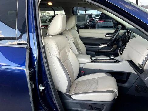 Certified 2022 Nissan Pathfinder Platinum w/ Lighting Package (N93) image 8