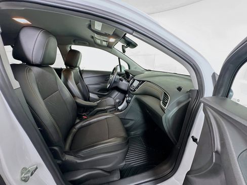 Used 2020 Chevrolet Trax LT w/ Driver Confidence Package image 29