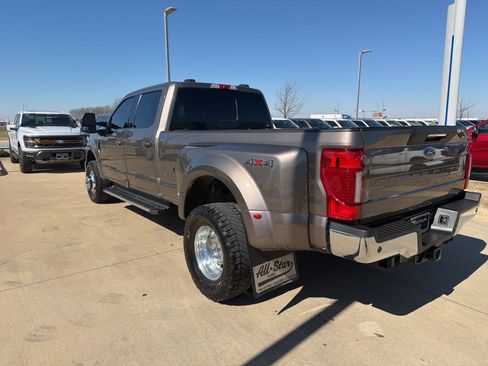 Used 2022 Ford F350 Lariat w/ Lariat Ultimate Package image 3