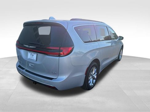 Used 2022 Chrysler Pacifica Touring-L AWD/4WD image 7