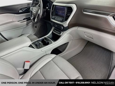 Used 2023 GMC Acadia SLT w/ Preferred Package FWD image 32