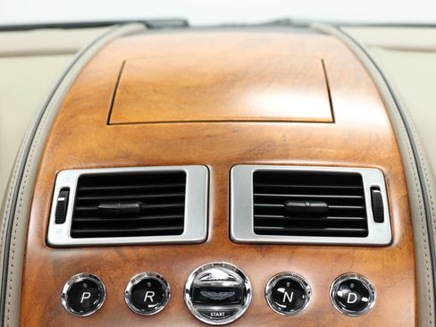 Used 2015 Aston Martin DB9 Volante Carbon Edition Convert image 39