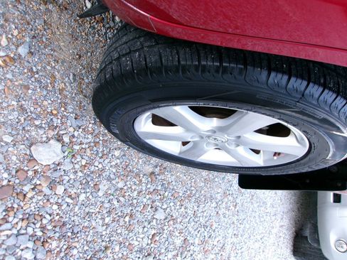 Used 2006 Toyota RAV4 Limited FWD image 2