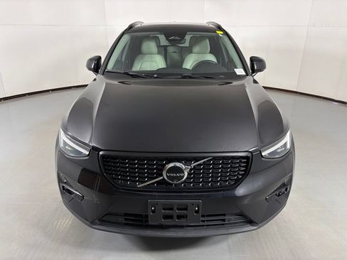 Used 2024 Volvo XC40 B5 Plus w/ Climate Package AWD/4WD image 3