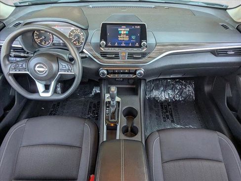 Used 2025 Nissan Altima 2.5 SV image 17