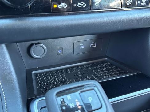 Used 2023 Nissan Pathfinder SL image 14