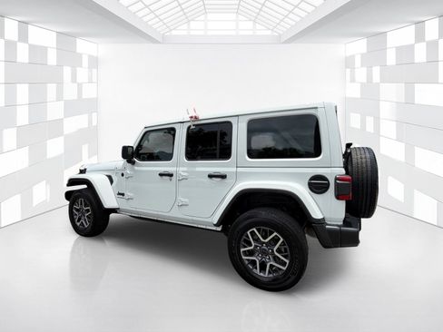 Used 2025 Jeep Wrangler Sahara AWD/4WD image 5