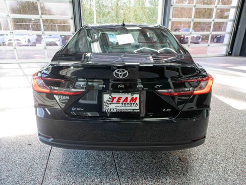 Used 2025 Toyota Camry LE image 3