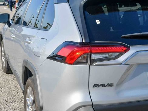 Used 2023 Toyota RAV4 XLE Premium image 6