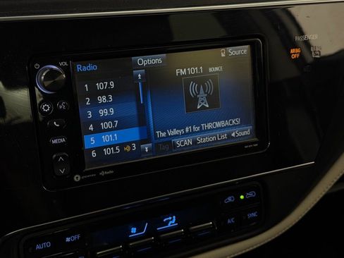 Used 2018 Toyota Corolla iM w/ Carpet Mat Package (TMS) FWD image 17