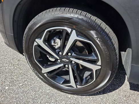 Used 2023 Chevrolet TrailBlazer RS w/ Convenience Package AWD/4WD image 9