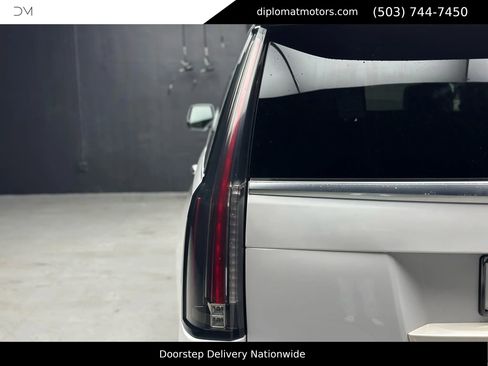 Used 2019 Cadillac Escalade ESV Platinum image 14
