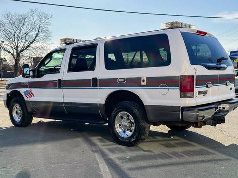 Used 2005 Ford Excursion XLT image 6