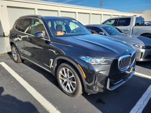 Used 2026 BMW X5 xDrive50e AWD/4WD image 2
