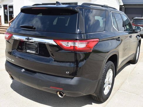 Used 2021 Chevrolet Traverse LT image 3