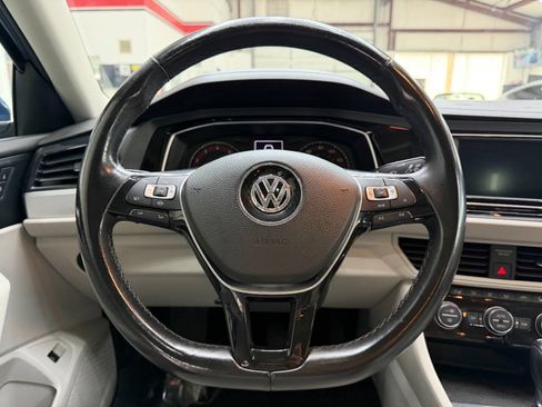 Used 2019 Volkswagen Jetta SE w/ Cold Weather Package FWD image 22