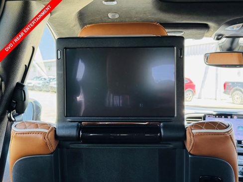 Used 2024 Chrysler Pacifica Pinnacle w/ Trailer Tow Group AWD/4WD image 35