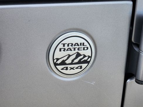 Used 2020 Jeep Gladiator Overland image 14