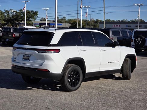 New 2025 Jeep Grand Cherokee Altitude image 5