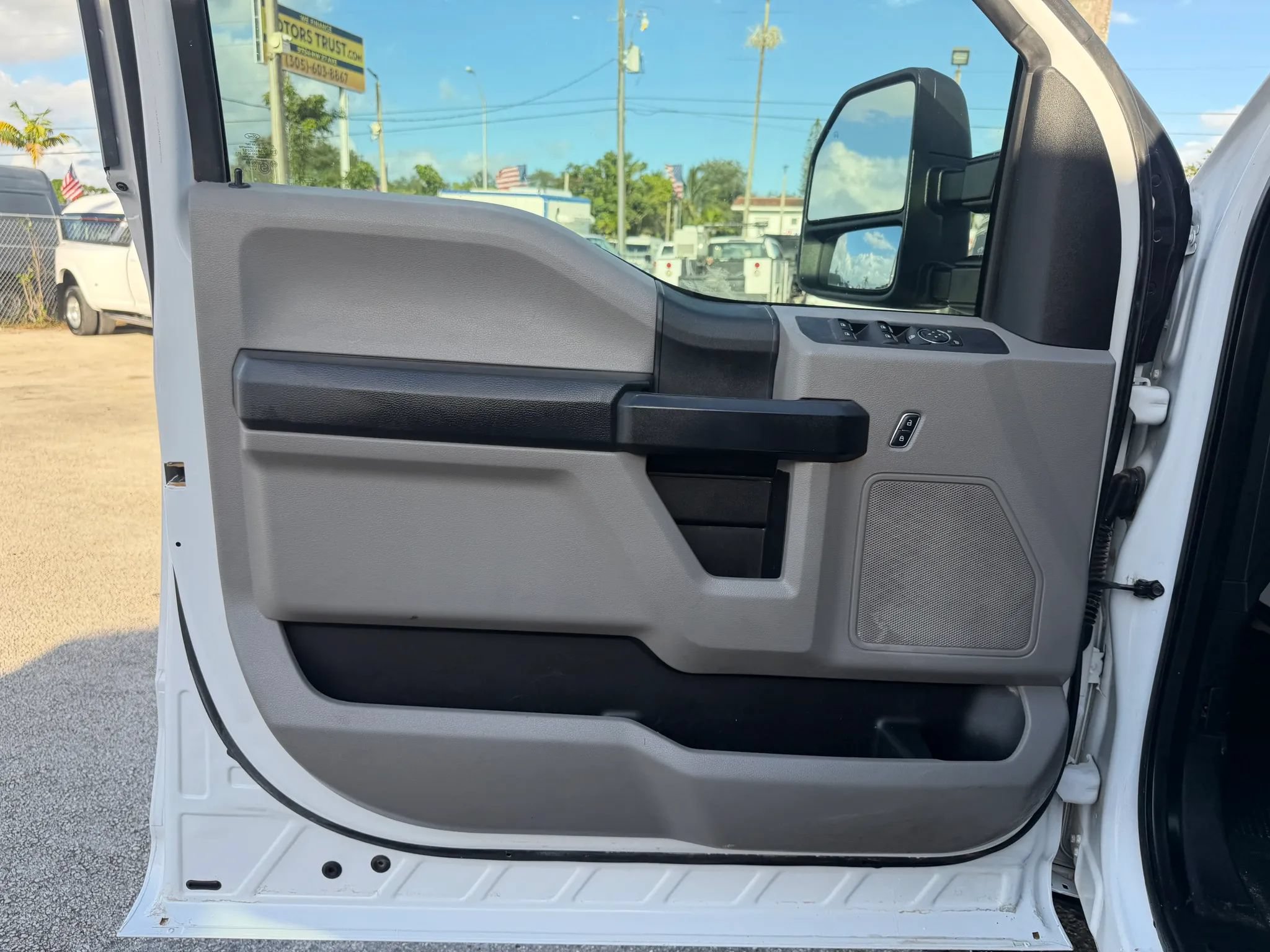 Used 2018 Ford F550 4x4 Crew Cab Super Duty image 9