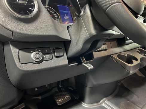 Used 2025 Mercedes-Benz Sprinter 2500 image 25
