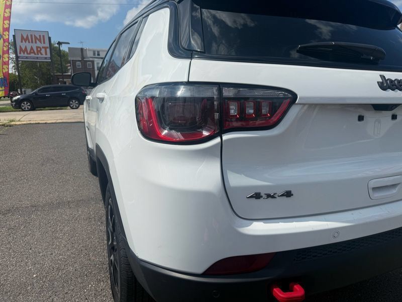 Used 2025 Jeep Compass Trailhawk AWD/4WD image 14