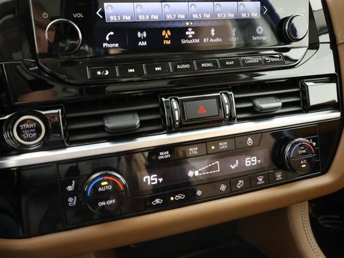 Used 2023 Nissan Pathfinder Platinum AWD/4WD image 33