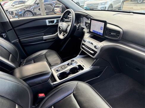 Used 2022 Ford Explorer XLT w/ Equipment Group 202A image 29