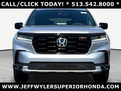 Used 2024 Honda Pilot TrailSport image 2