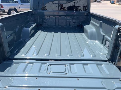 Used 2024 Jeep Gladiator Sport AWD/4WD image 18