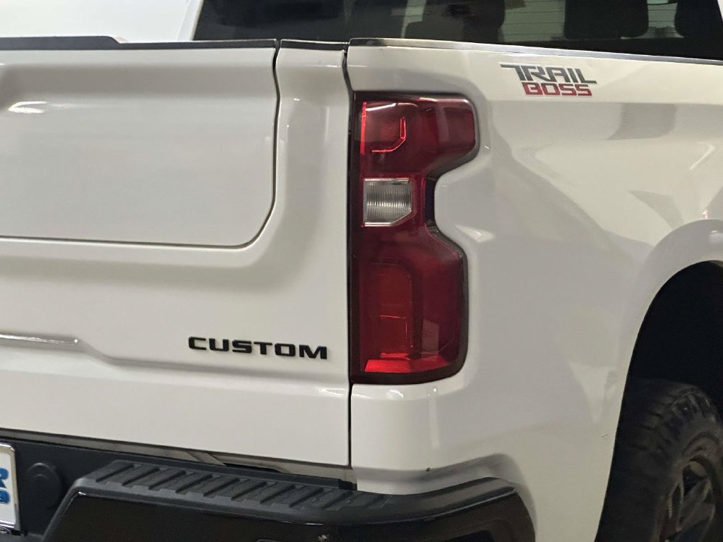 Used 2021 Chevrolet Silverado 1500 Custom Trail Boss w/ LPO, Dark Essentials Package AWD/4WD image 28