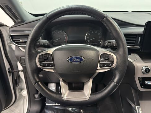 Certified 2022 Ford Explorer XLT w/ Equipment Group 202A image 17