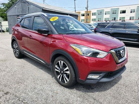 Used 2019 Nissan Kicks SR w/ SR Premium Package FWD image 3