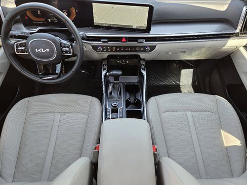 Certified 2025 Kia Sorento S image 5