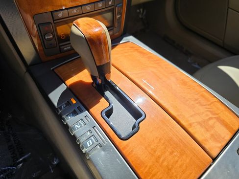 Used 2007 Cadillac XLR RWD image 15