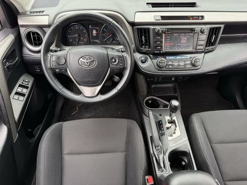 Used 2018 Toyota RAV4 XLE AWD/4WD image 12