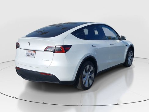 Used 2023 Tesla Model Y Long Range AWD/4WD image 7