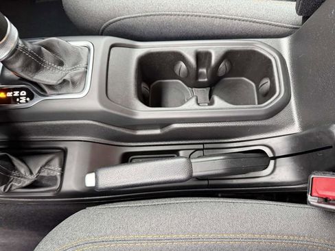 Used 2024 Jeep Wrangler Unlimited Sahara AWD/4WD image 28