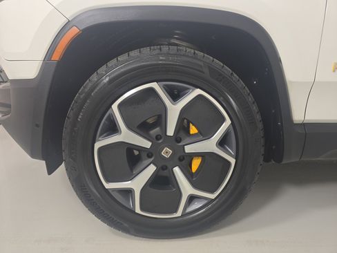 Used 2024 Rivian R1S Adventure AWD/4WD image 9